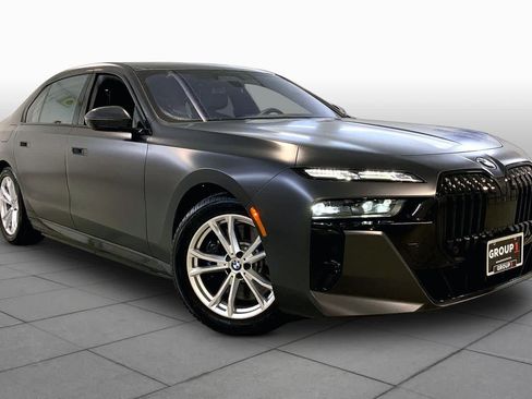 Certified 2023 BMW i7 xDrive60 w/ Executive Package 2 AWD/4WD image 2