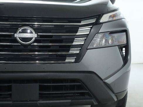 Used 2024 Nissan Rogue S image 8