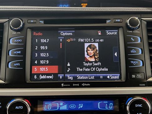 Used 2019 Toyota Highlander XLE FWD image 10