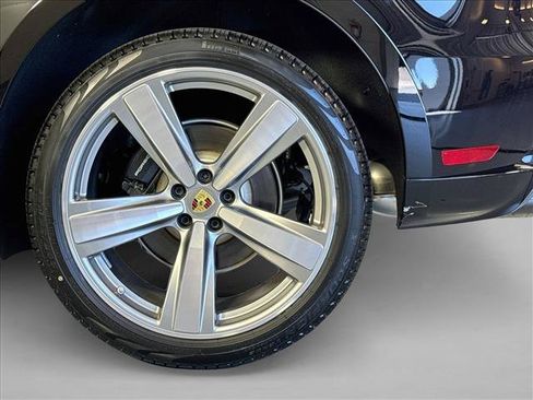 Used 2025 Porsche Macan AWD/4WD image 24