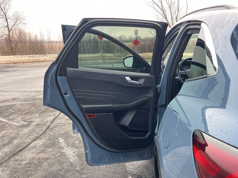 Used 2023 Ford Escape SE w/ Class II Trailer Tow Package image 33