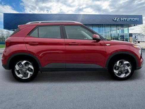 New 2025 Hyundai Venue SEL FWD image 9