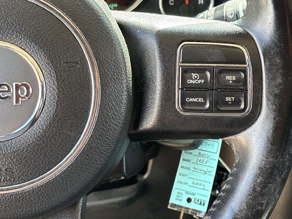 Used 2016 Jeep Wrangler Unlimited Sahara w/ Connectivity Group AWD/4WD image 21