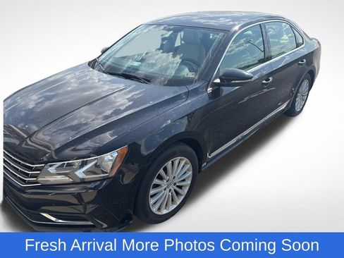 Used 2017 Volkswagen Passat 1.8T SE FWD image 4