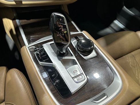 Used 2020 BMW 750i xDrive w/ Executive Package AWD/4WD image 59