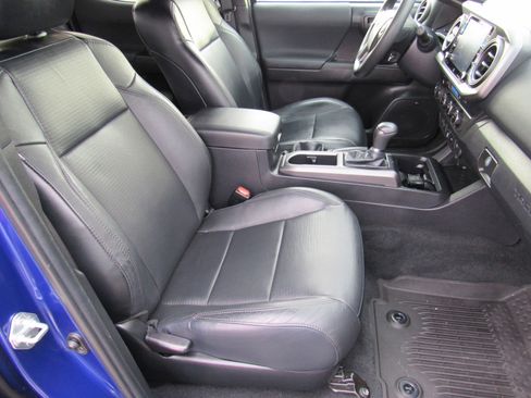 Used 2022 Toyota Tacoma TRD Off-Road w/ TRD Premium Off Road Package image 28