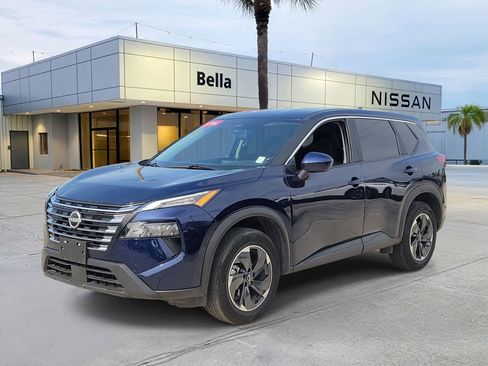 Used 2025 Nissan Rogue SV image 1