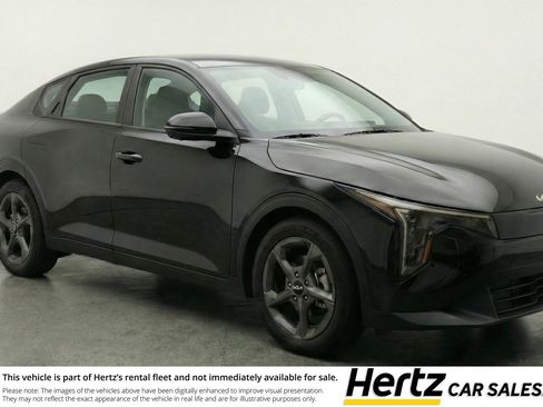 Used 2025 Kia K4 LXS image 1