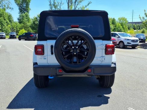 Used 2023 Jeep Wrangler Unlimited Sahara w/ Cold Weather Group AWD/4WD image 32