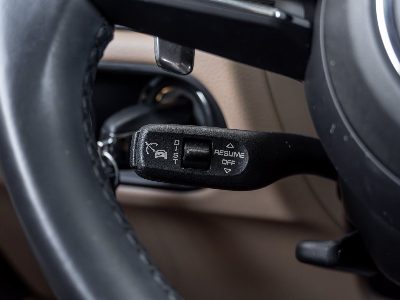 Certified 2023 Porsche Macan AWD/4WD image 31