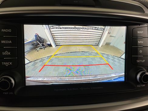 Used 2019 Kia Sorento SX image 23