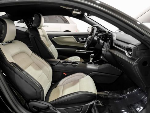 Used 2025 Ford Mustang Premium RWD image 31