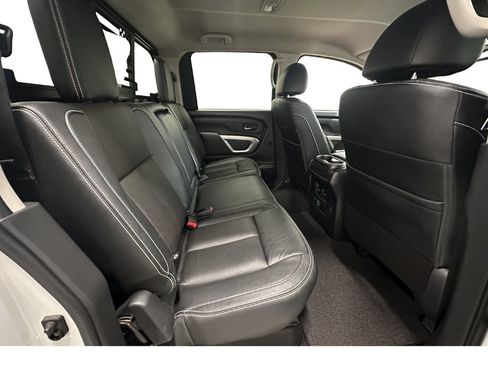 Used 2019 Nissan Titan PRO-4X w/ Pro-4x Convenience Package image 15