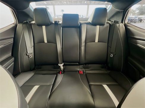 Used 2025 Toyota Camry SE image 25