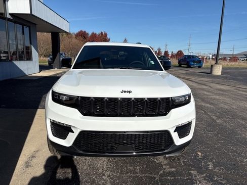 New 2025 Jeep Grand Cherokee Limited w/ Black Appearance Package image 7