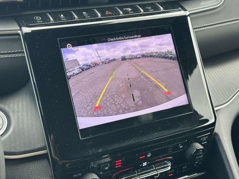 Used 2024 Jeep Grand Cherokee Altitude AWD/4WD image 25
