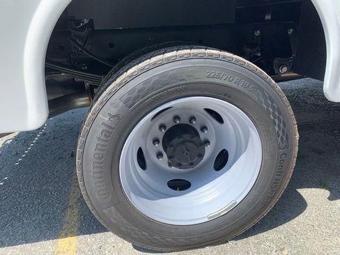 New 2025 Ford F450 XL w/ XL Chrome Package image 31