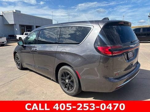 Used 2023 Chrysler Pacifica Touring-L FWD image 22