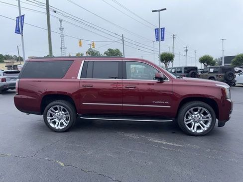 Used 2018 GMC Yukon XL SLT w/ Premium Edition AWD/4WD image 3