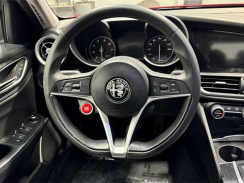 Used 2019 Alfa Romeo Giulia w/ Quick Order Package 22K Sport image 19