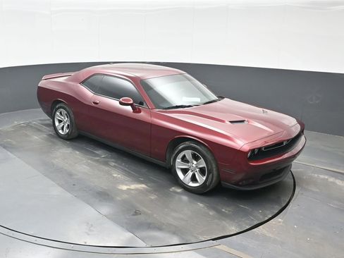 Used 2020 Dodge Challenger SXT image 31