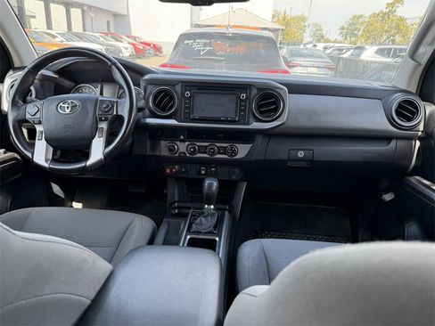 Used 2018 Toyota Tacoma SR5 image 10