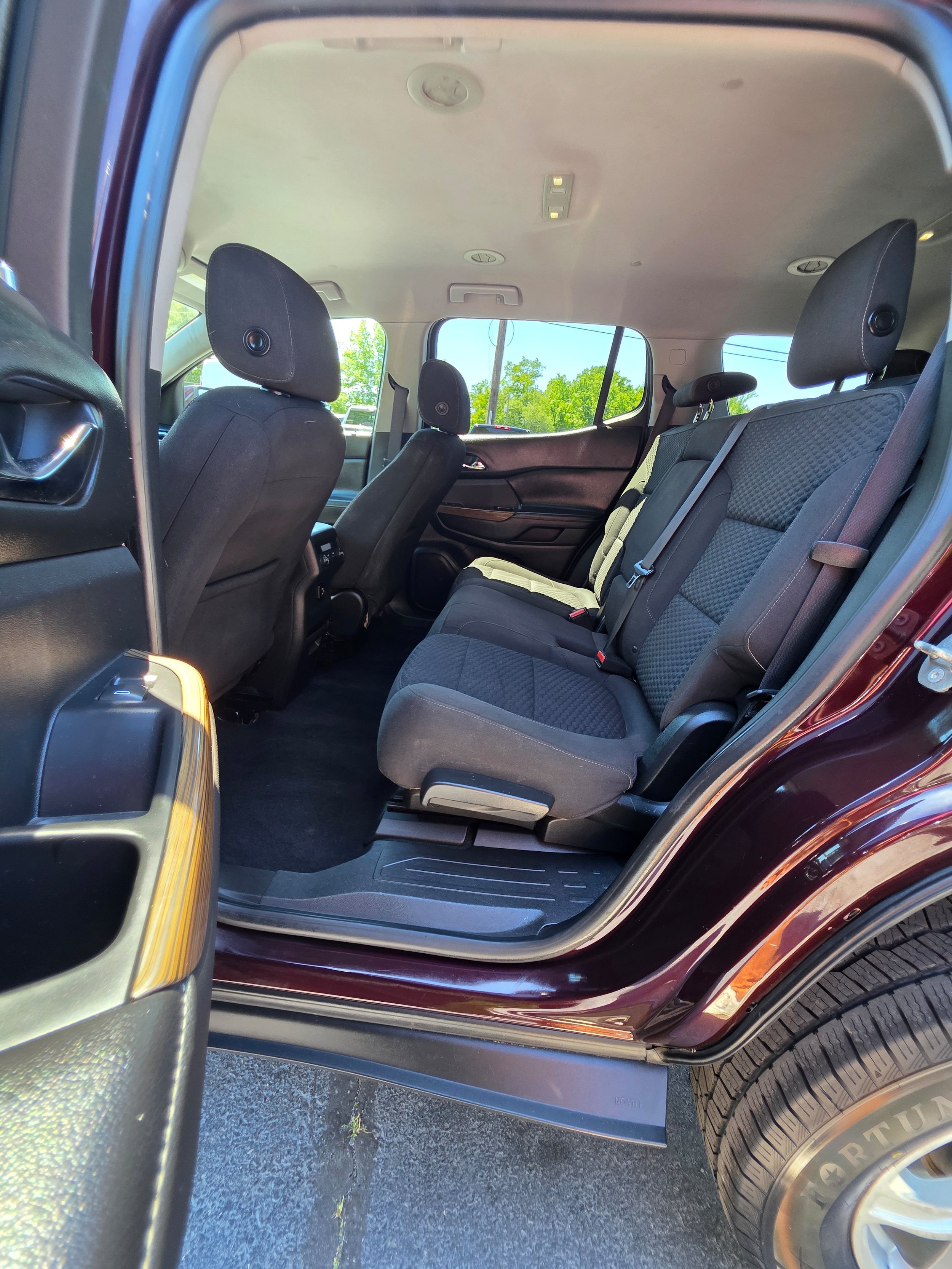 Used 2017 GMC Acadia SLE FWD image 18