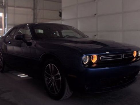 Used 2019 Dodge Challenger SXT AWD/4WD image 3