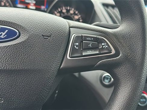 Used 2019 Ford Escape SE image 15