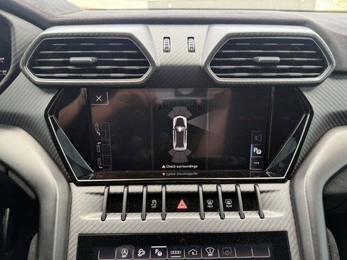 Used 2024 Lamborghini Urus Performante AWD/4WD image 32