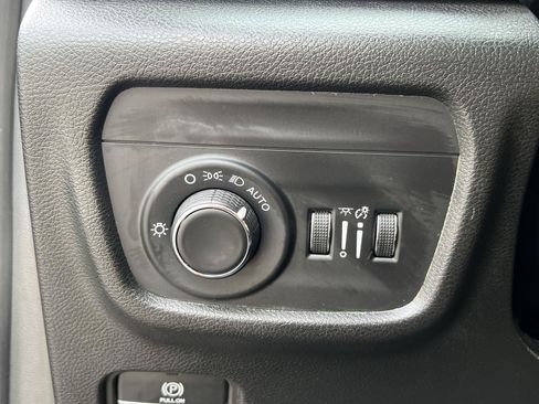 Used 2024 Jeep Grand Cherokee L Laredo w/ Luxury Tech Group I AWD/4WD image 33
