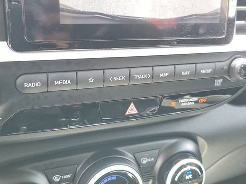 Certified 2023 Hyundai Venue Limited FWD image 28