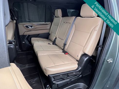 Used 2024 Chevrolet Suburban Premier w/ Premium Package 2 AWD/4WD image 21