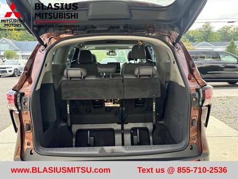 Used 2022 Toyota Sienna XLE AWD/4WD image 48