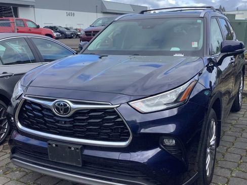 Used 2023 Toyota Highlander Platinum image 1