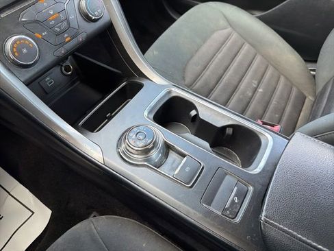 Used 2018 Ford Fusion SE image 32