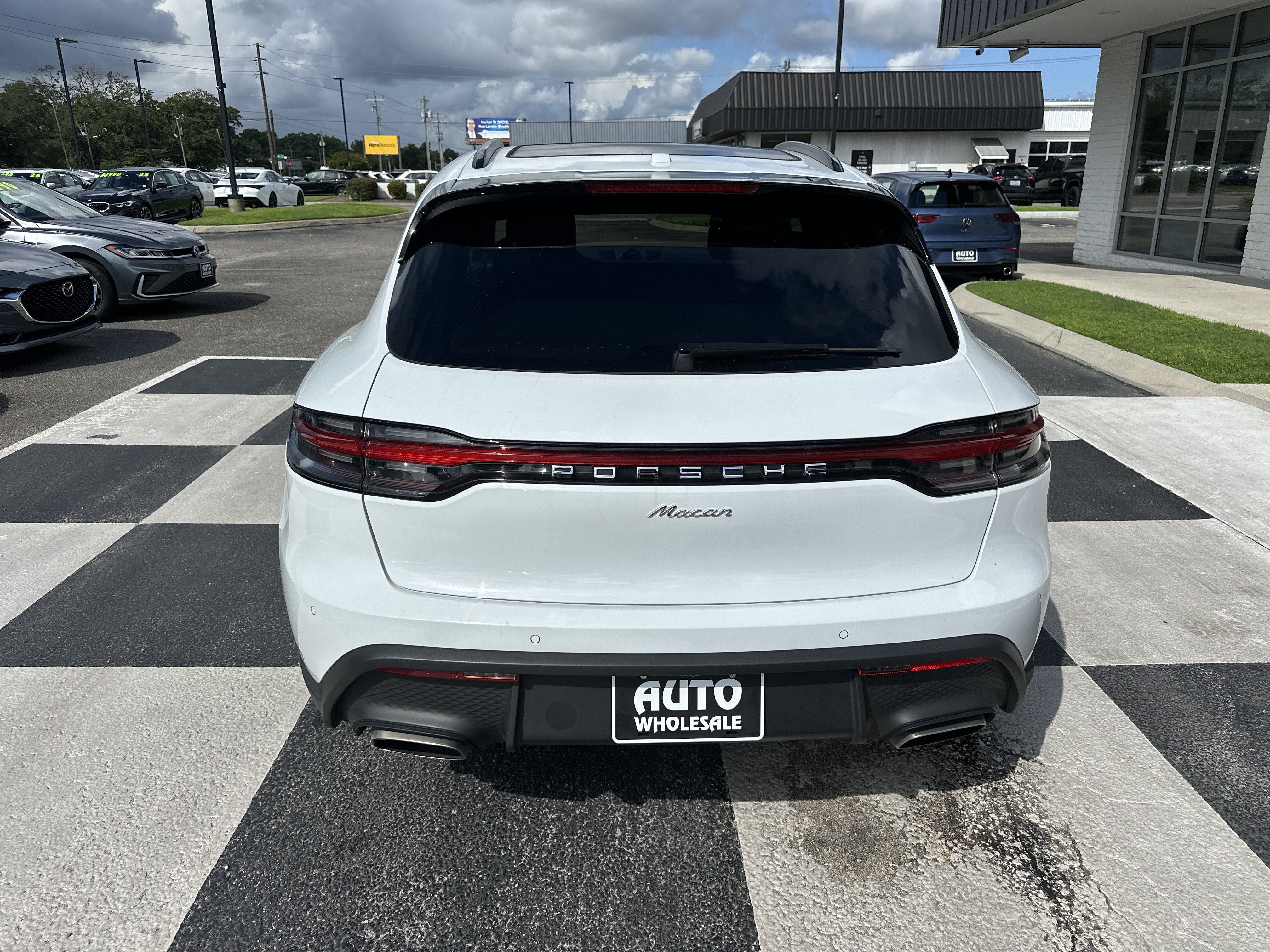 Used 2025 Porsche Macan AWD/4WD image 4