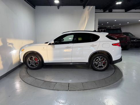 Used 2022 Alfa Romeo Stelvio Ti image 11