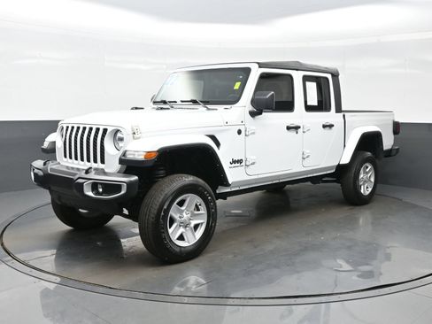 Used 2022 Jeep Gladiator Sport AWD/4WD image 2