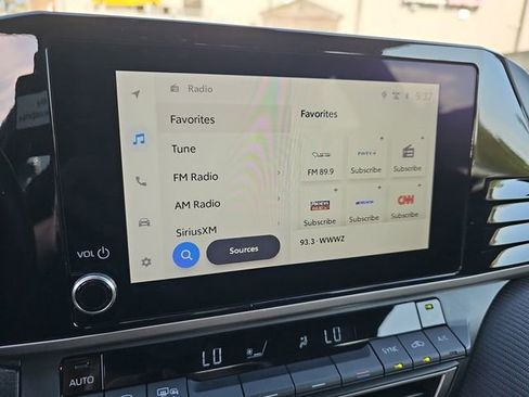 Used 2025 Toyota Camry SE image 25