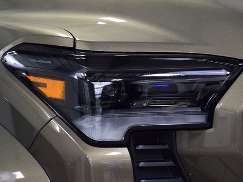 Used 2024 Toyota Tacoma Limited image 12