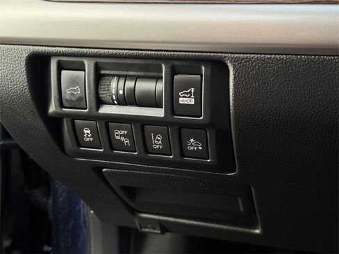 Used 2018 Subaru Outback 3.6R Touring image 35