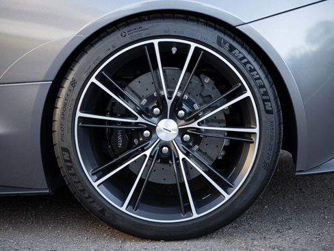 Used 2014 Aston Martin Vanquish Coupe image 9