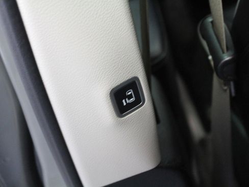 Used 2022 Chrysler Pacifica Limited image 27