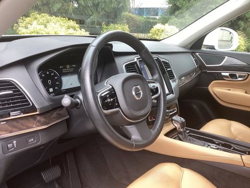 Used 2016 Volvo XC90 T6 Momentum w/ Momentum Plus Package image 10