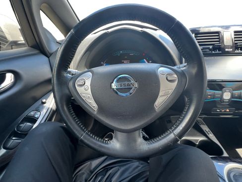Used 2013 Nissan Leaf SL w/ Premium Pkg image 14