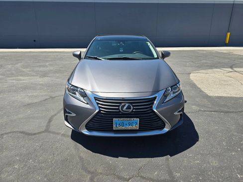 Used 2017 Lexus ES 350 w/ Navigation System Package FWD image 3