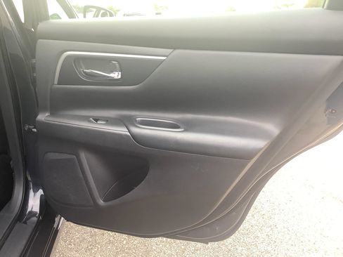 Used 2015 Nissan Altima 2.5 SV w/ Convenience Package FWD image 18