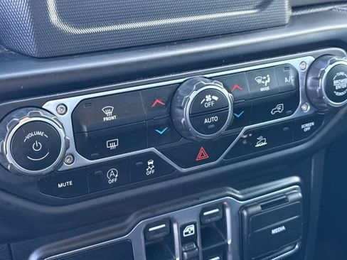 Used 2021 Jeep Gladiator Sport image 21