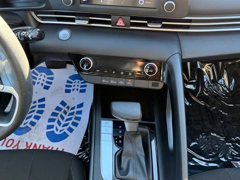 Used 2023 Hyundai Elantra SEL image 13